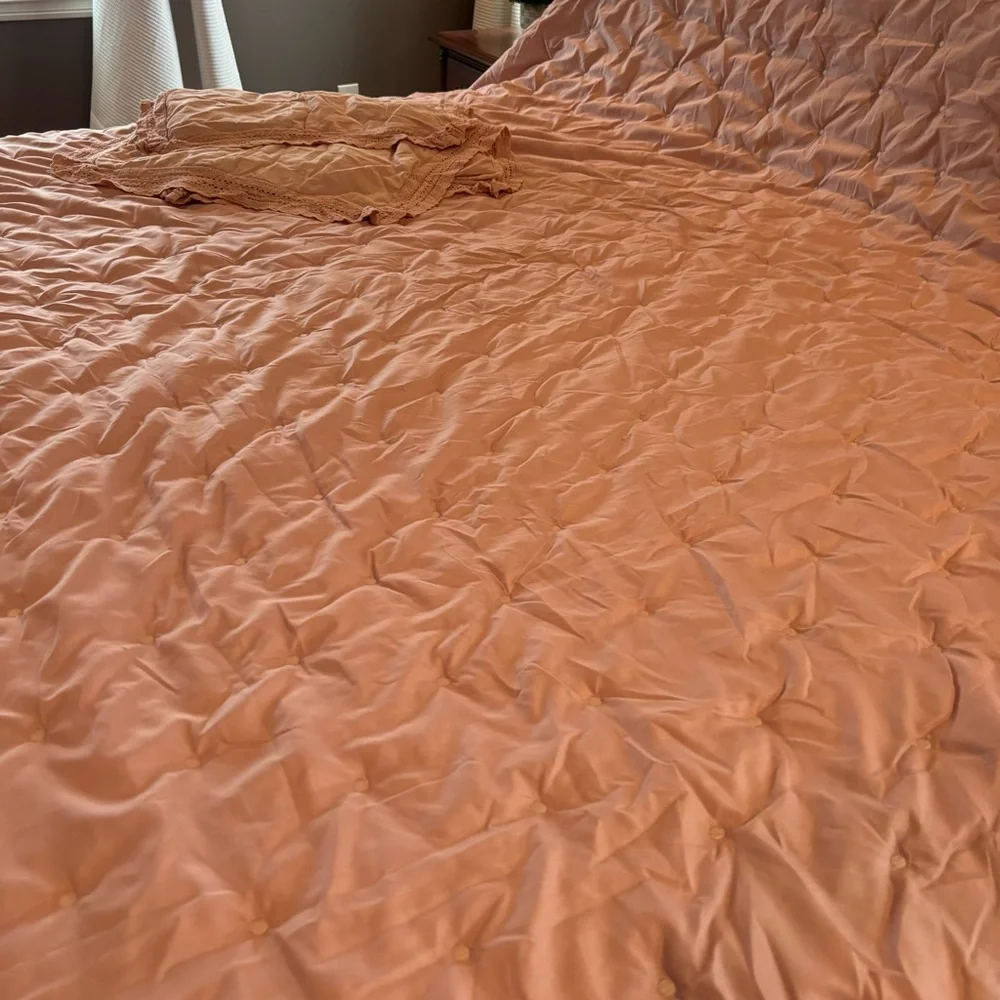 JCPenney HOME mauve/Pink Comforter tufted Bedspread Crochet Full/Queen LIKE NEW